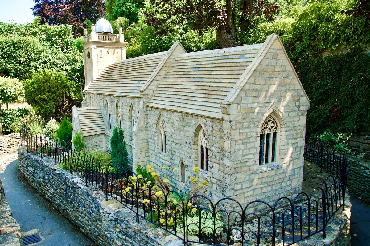 Cotswolds Villages Without the Crowds: A Month-by-Month Timing Guide